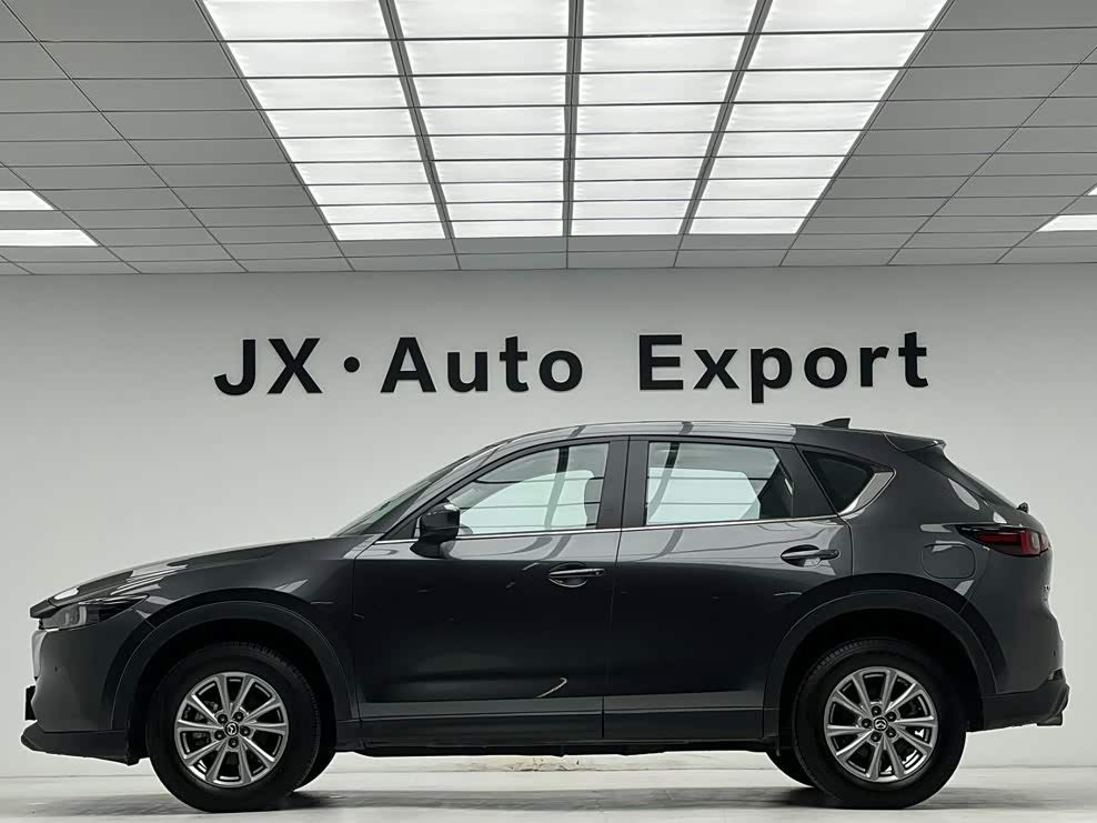 Mazda CX-5 2.0 л 2023 г. Серебристо-серый, пробег 30000 км