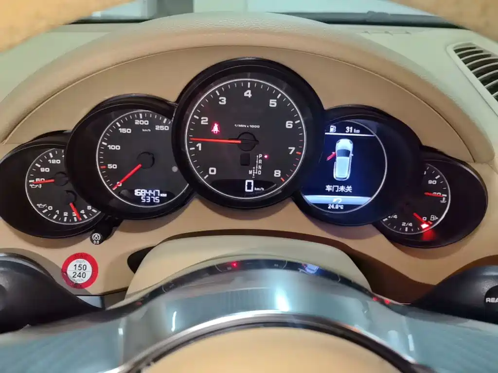 Porsche Cayenne — миниатюра 12