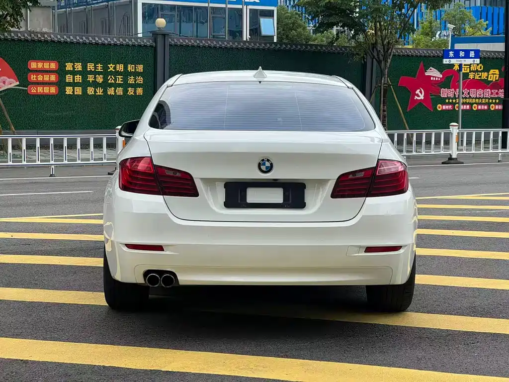 BMW 5 Series — миниатюра 5