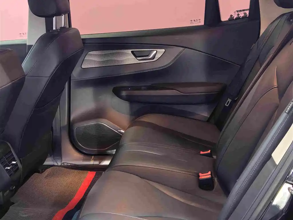 Hongqi Hongqi E-QM5 — миниатюра 10