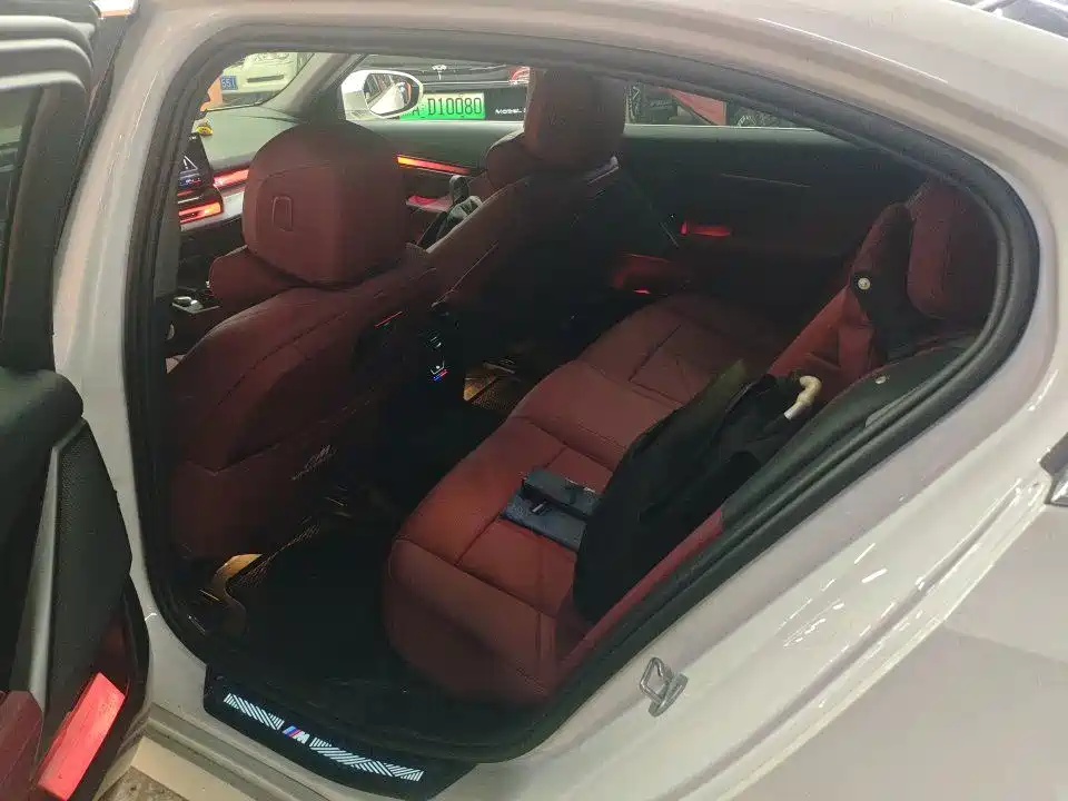 BMW 5 Series — миниатюра 8