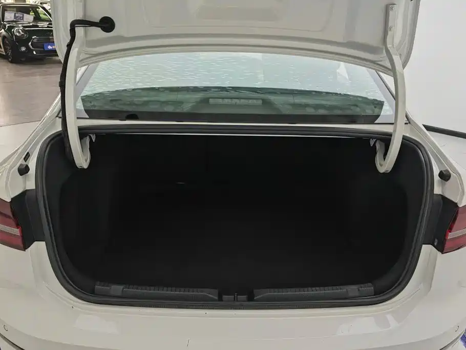 Volkswagen Lavida — миниатюра 4