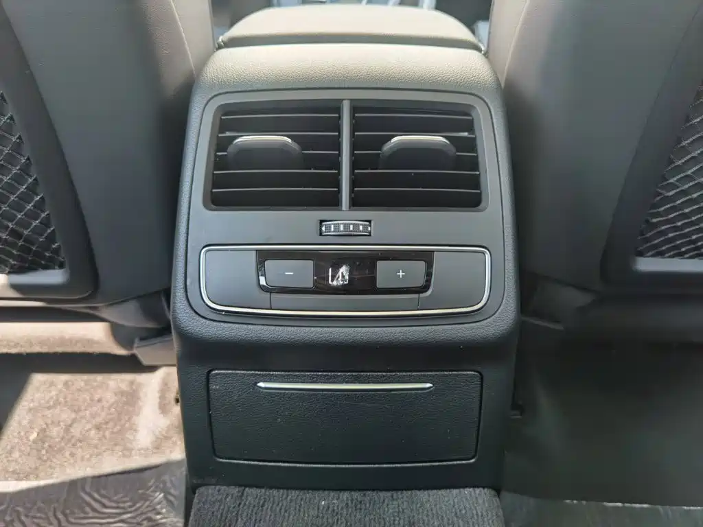 Audi A4L — миниатюра 21