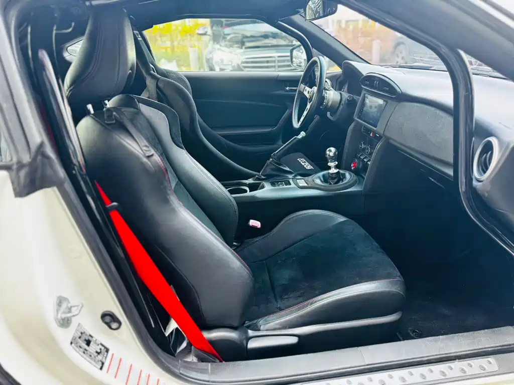 Subaru BRZ 2013 2.0i MT Luxury