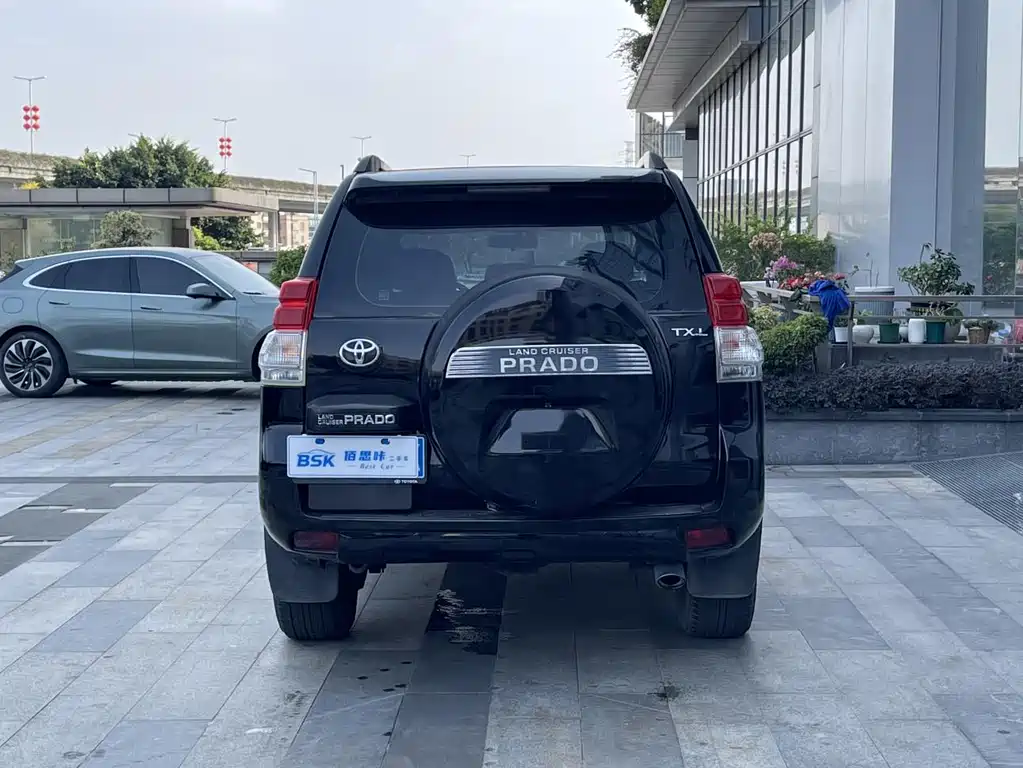 Toyota Land Cruiser Prado 2010 2.7L AT Luxury