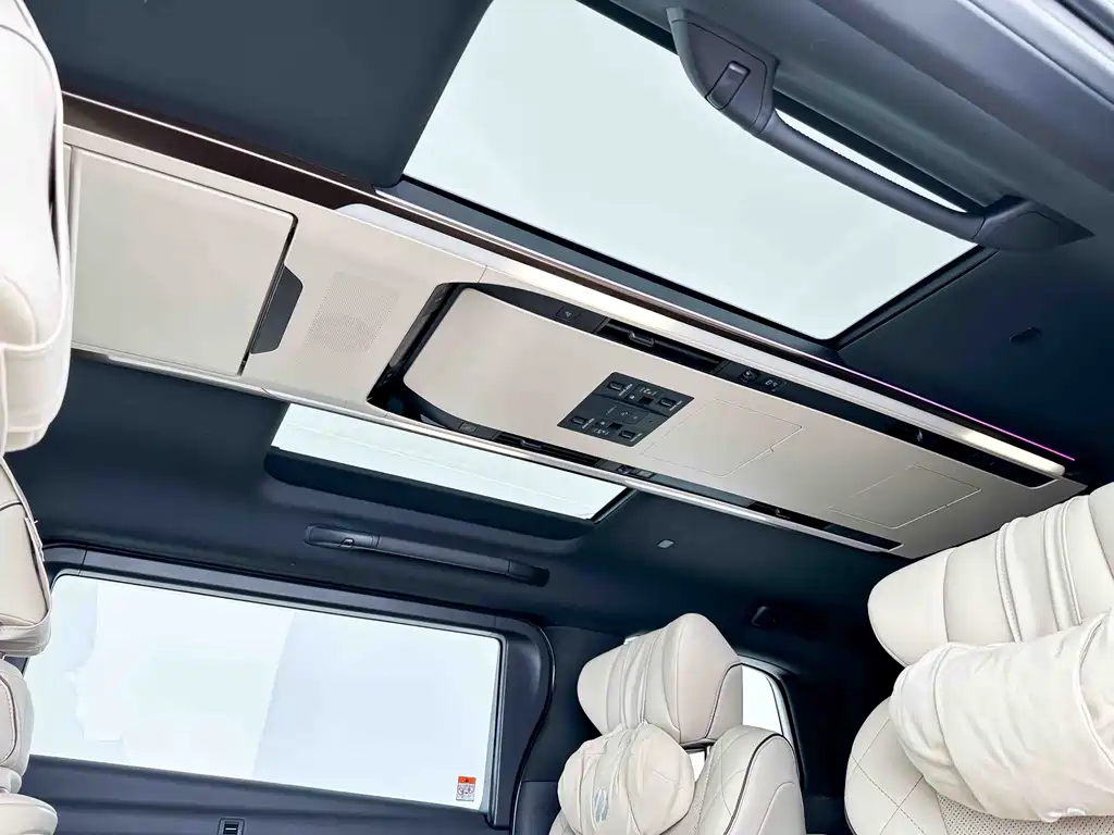 Toyota Alphard — миниатюра 4