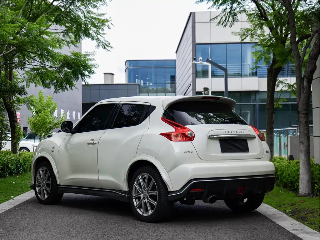 Infiniti ESQ — миниатюра 4