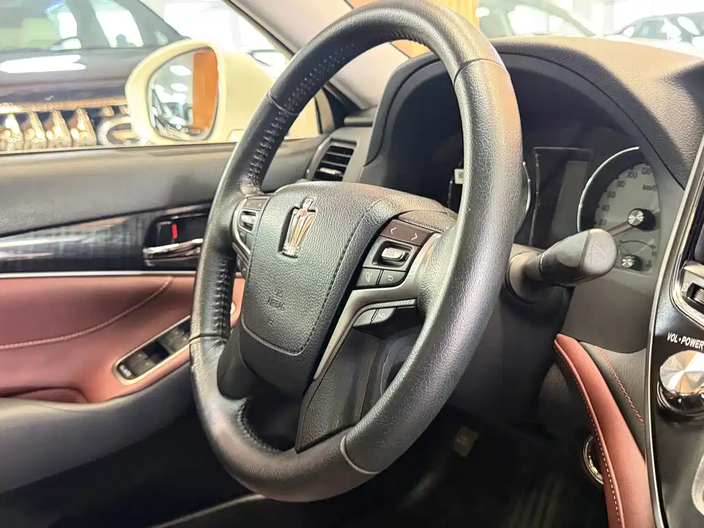 Toyota Crown — миниатюра 11