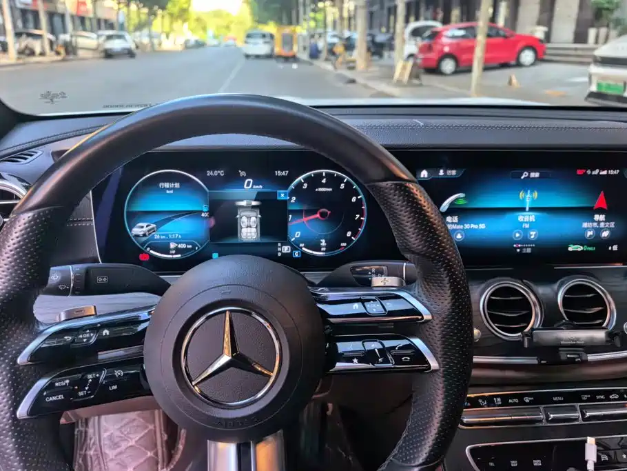 Mercedes-Benz E-Class — миниатюра 13