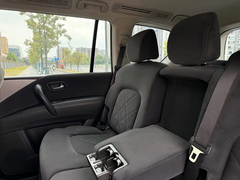 Nissan Patrol — миниатюра 15