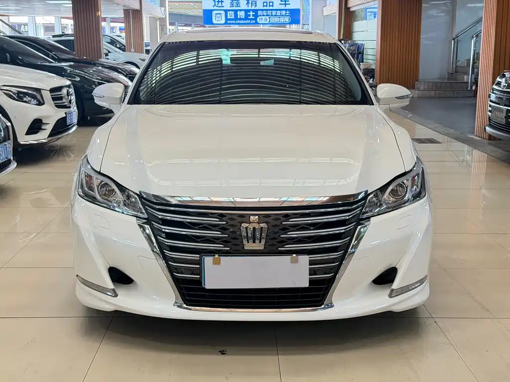 Toyota Crown — миниатюра 2