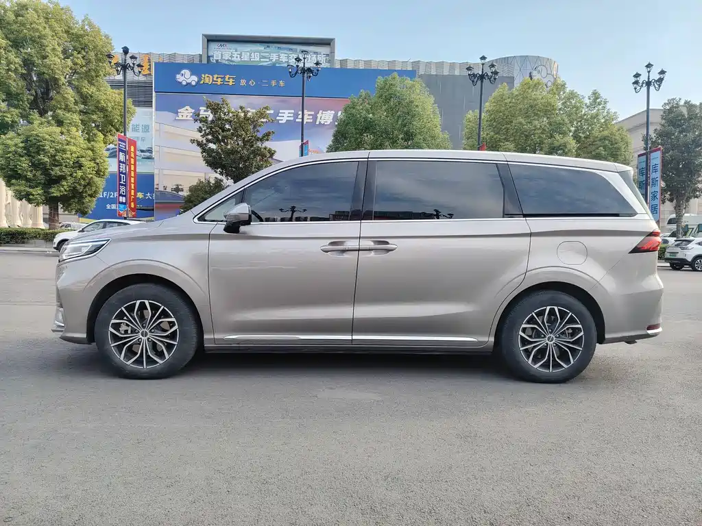 Roewe iMAX8 New Energy — миниатюра 3