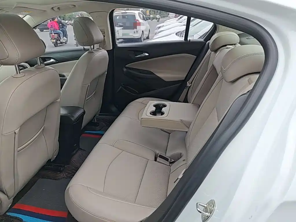 Chevrolet Cruze — миниатюра 17