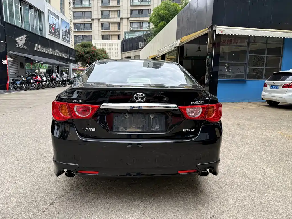 Toyota Reiz — миниатюра 4