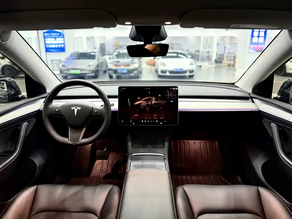 Tesla Model Y — миниатюра 11