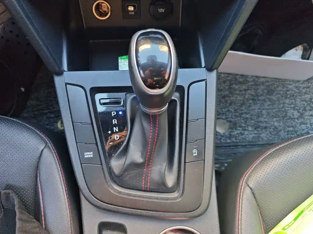 Hyundai Elantra — миниатюра 10