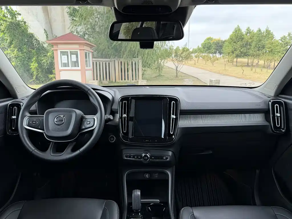 Volvo XC40 — миниатюра 4