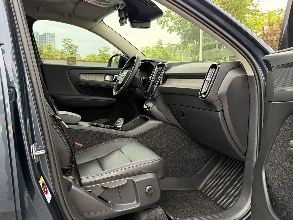 Volvo XC40 — миниатюра 11