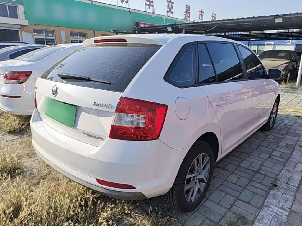 Skoda Rapid Spaceback — миниатюра 7
