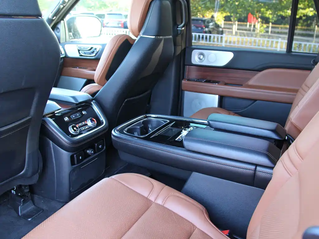 Lincoln Navigator — миниатюра 14