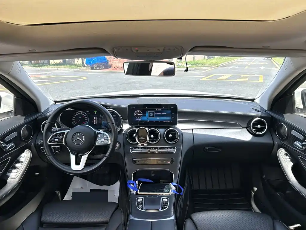 Mercedes-Benz C-Class — миниатюра 8