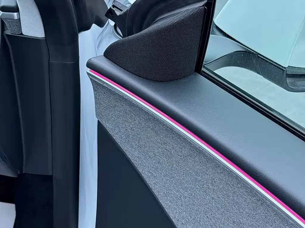 Tesla Model 3 — миниатюра 4