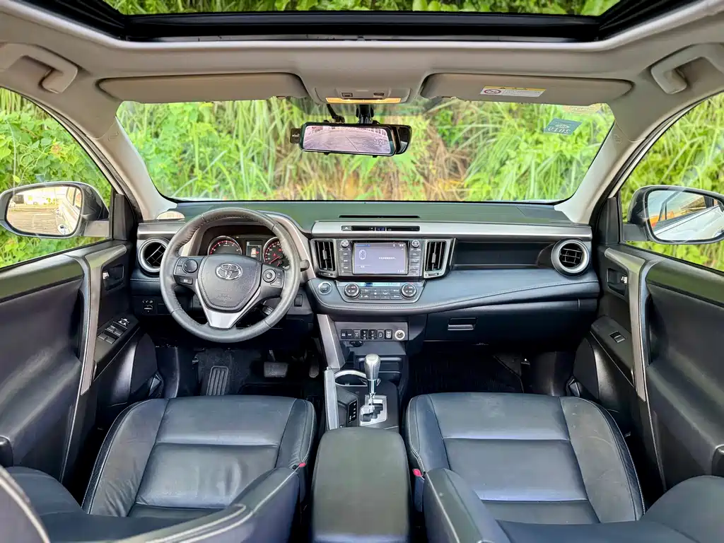 Toyota RAV4 — миниатюра 9