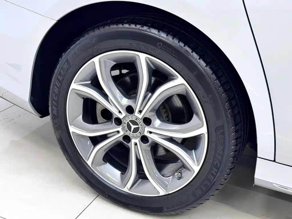 Mercedes-Benz E-Class — миниатюра 20