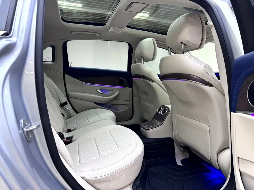 Mercedes-Benz E-Class — миниатюра 12
