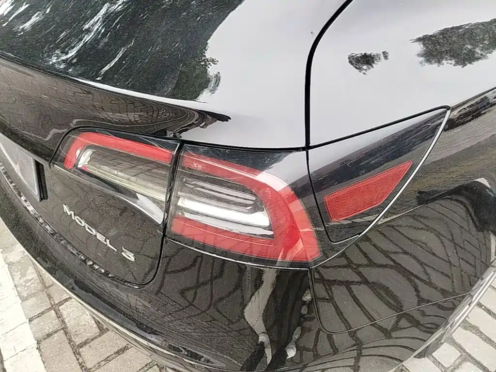 Tesla Model 3 — миниатюра 8