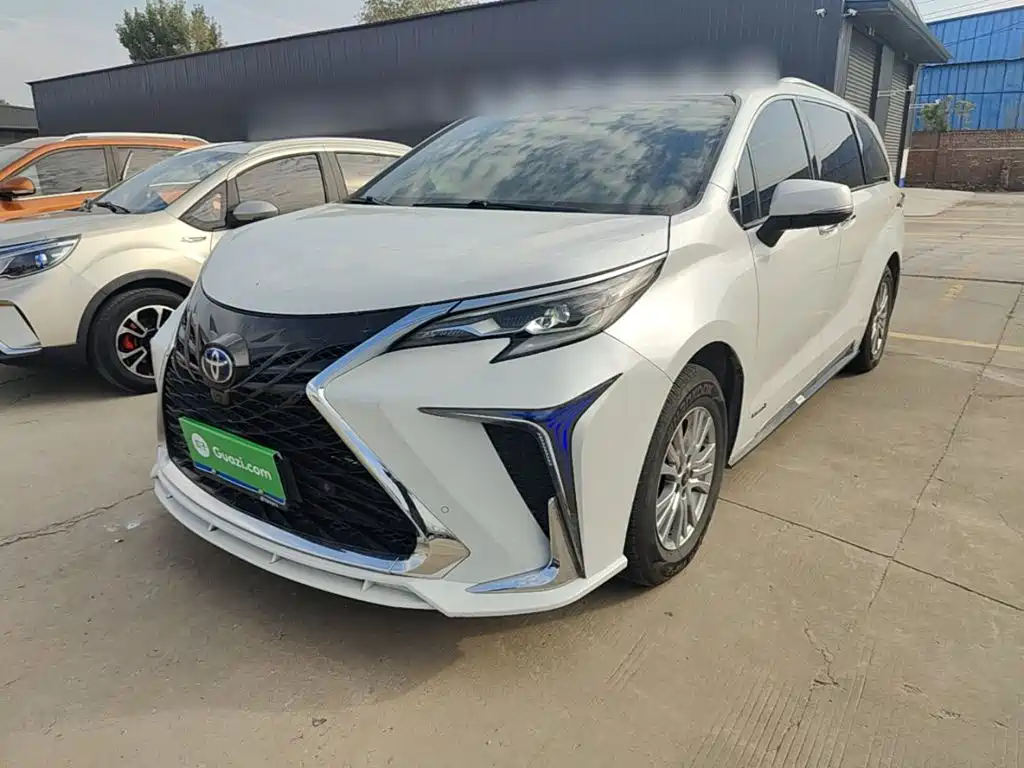Toyota Sienna — миниатюра 2
