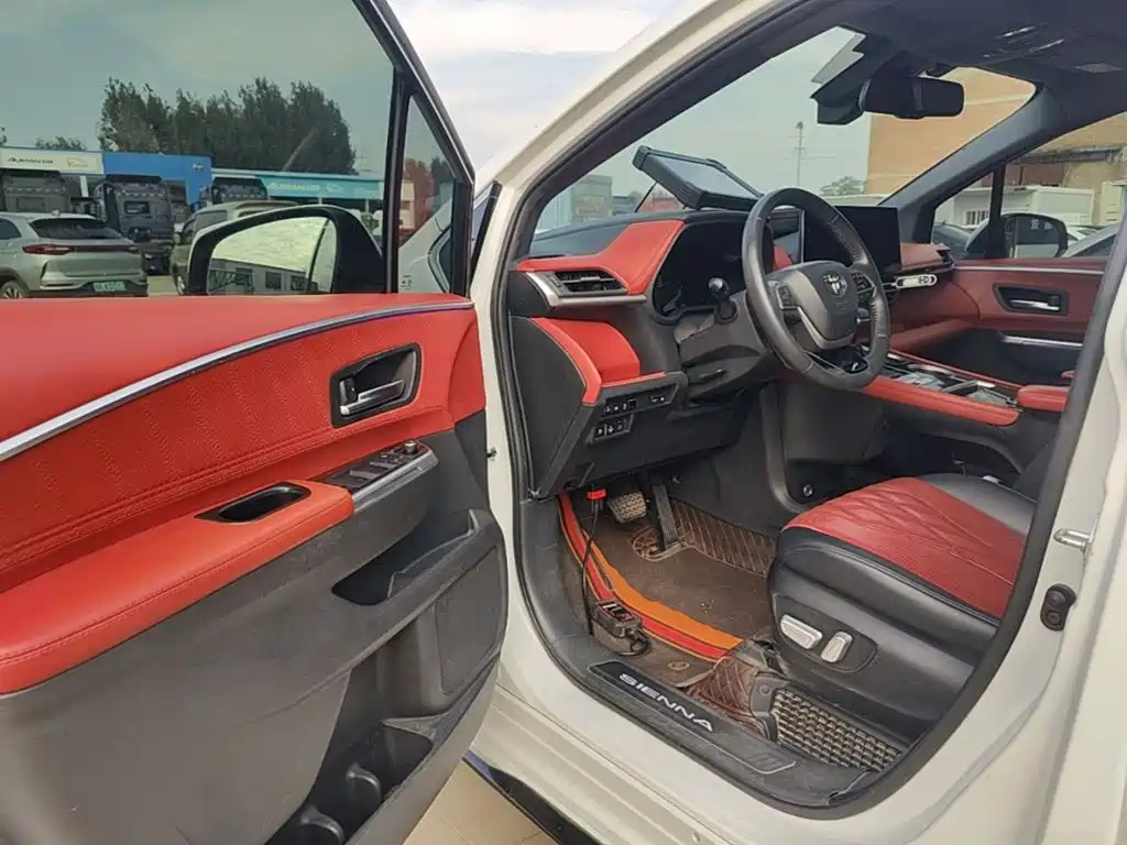 Toyota Sienna — миниатюра 16