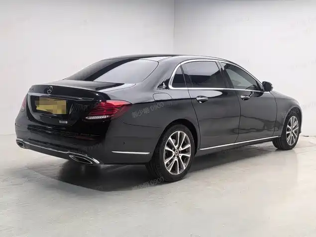 Mercedes-Benz E-Class — миниатюра 5