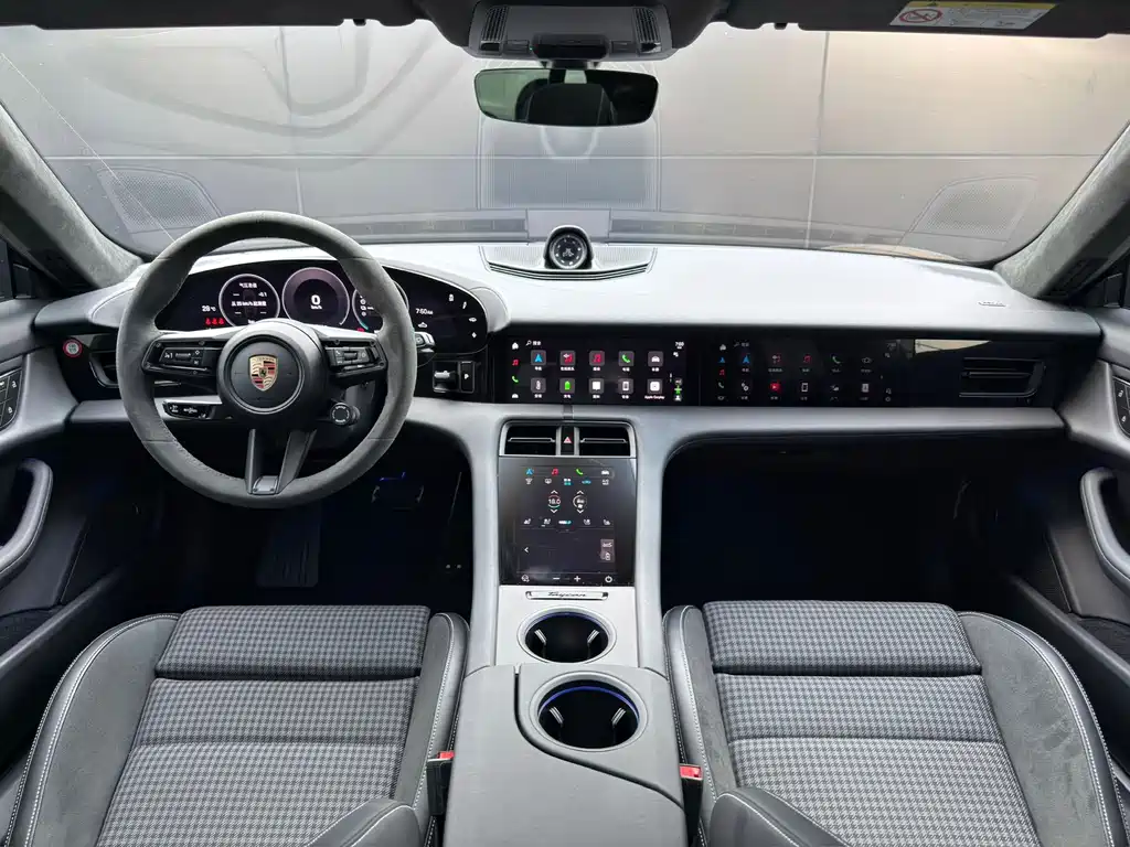 Porsche Taycan — миниатюра 8