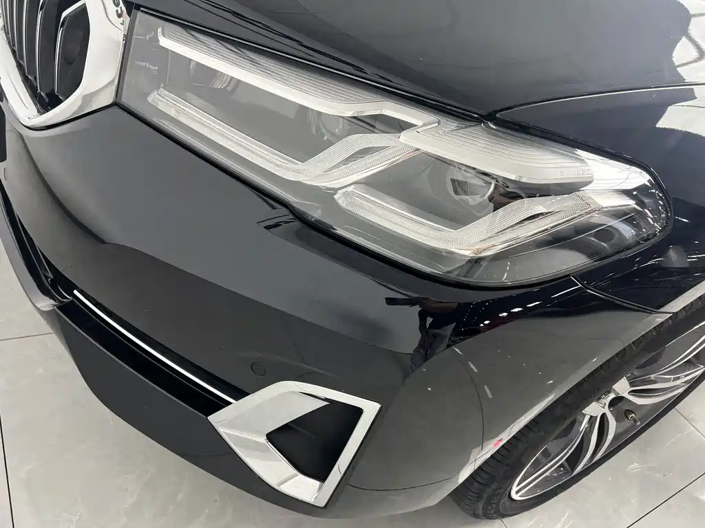 BMW 5 Series — миниатюра 7