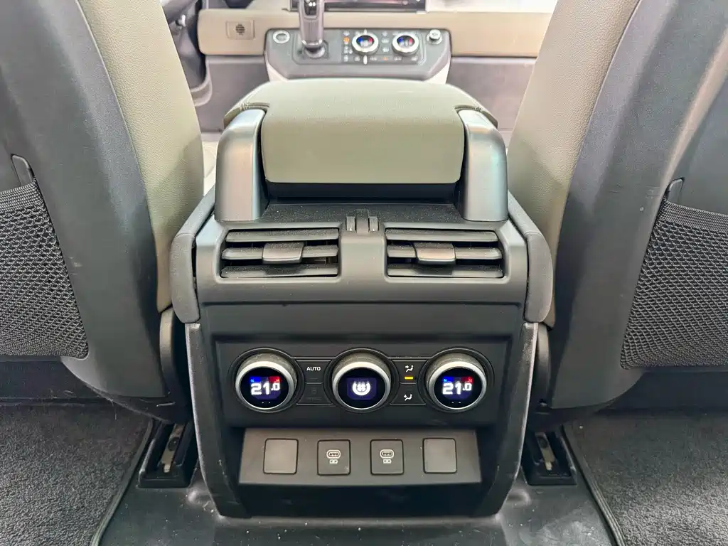 Land Rover Defender — миниатюра 19
