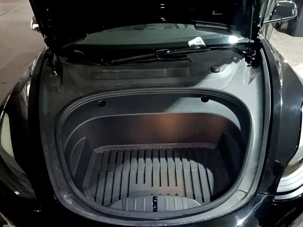 Tesla Model 3 — миниатюра 20