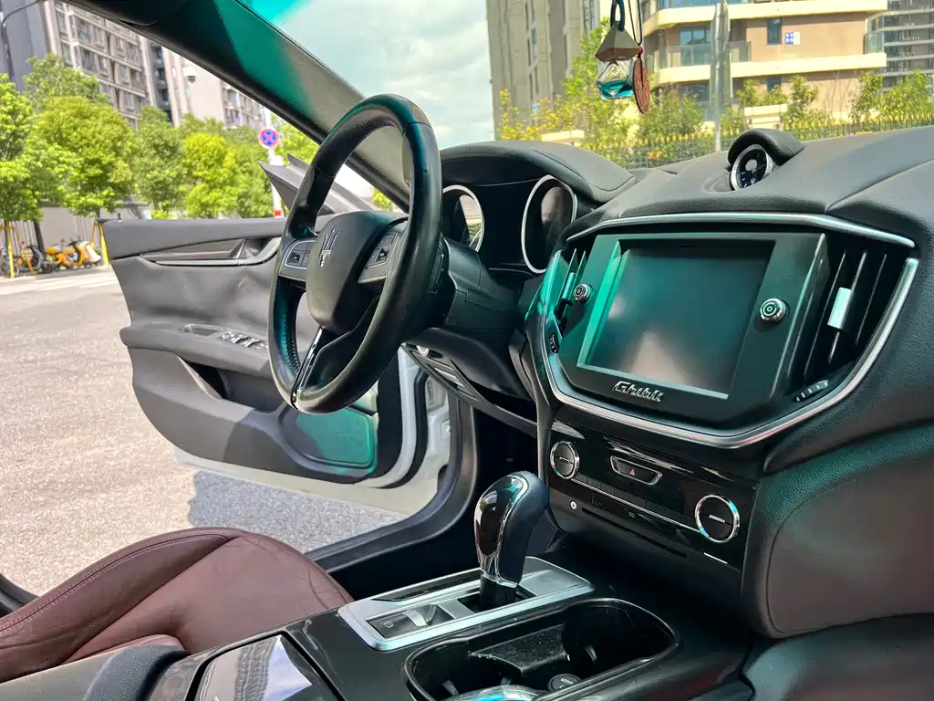 Maserati Ghibli — миниатюра 18