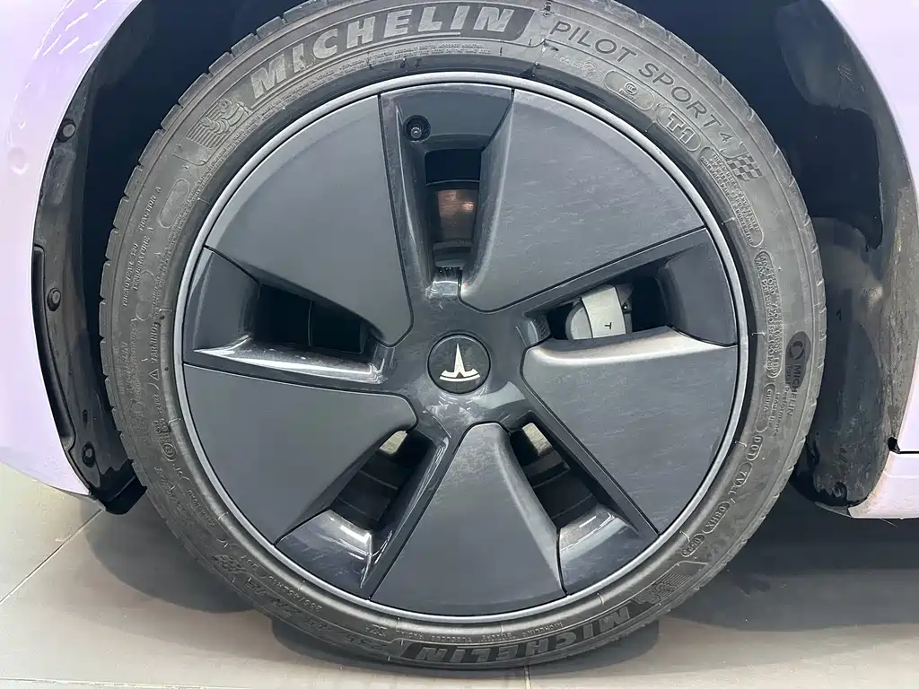Tesla Model 3 — миниатюра 16