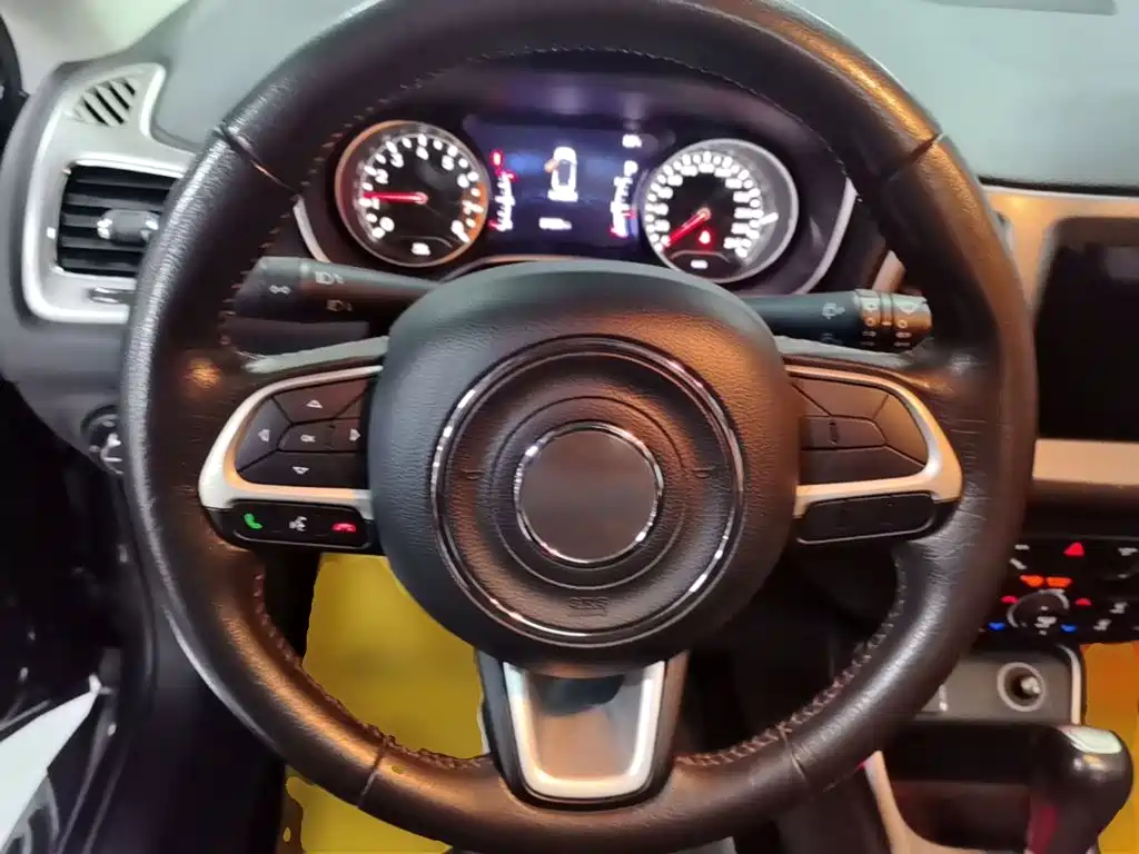 Jeep Compass — миниатюра 11