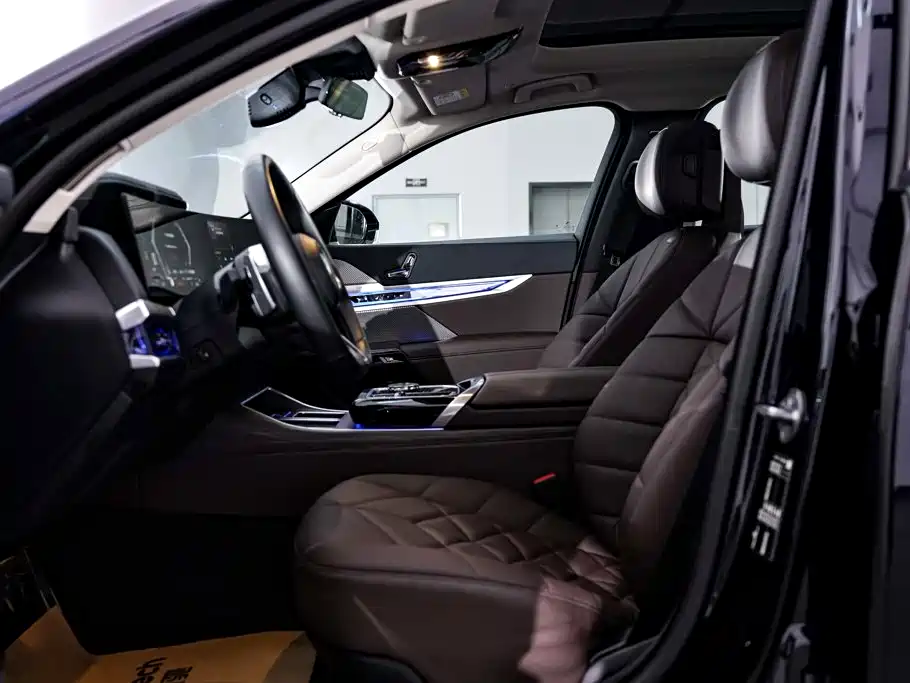 BMW 7 Series — миниатюра 22