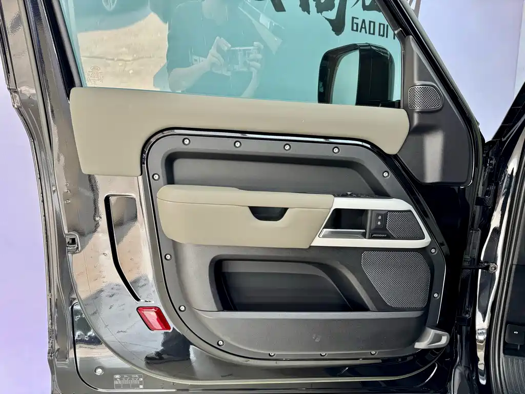 Land Rover Defender — миниатюра 9