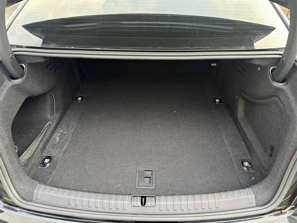 Audi A6L — миниатюра 10