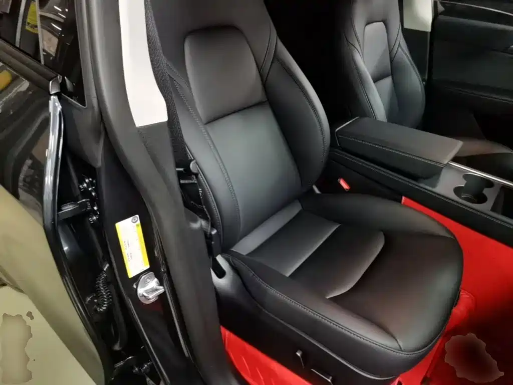 Tesla Model Y — миниатюра 25