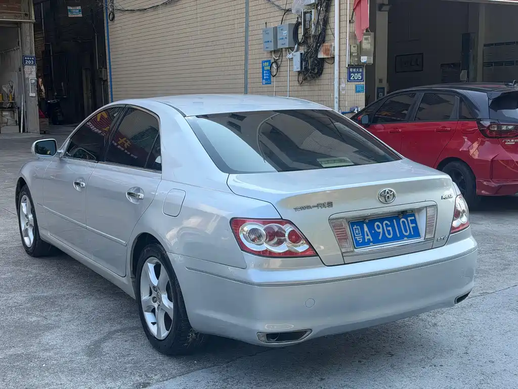 Toyota Reiz — миниатюра 6