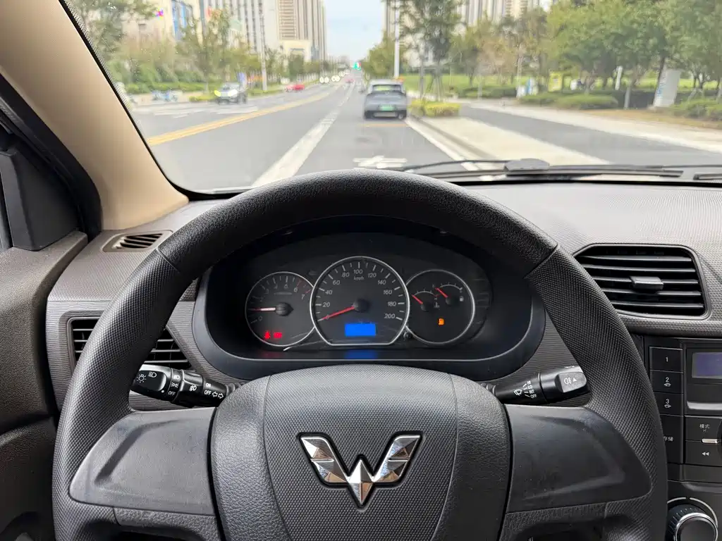 Wuling Hongguang — миниатюра 16