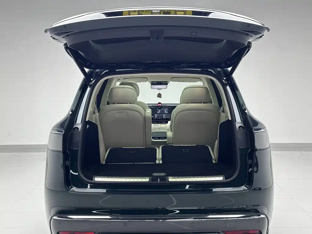 AITO ASK THE WORLD M8