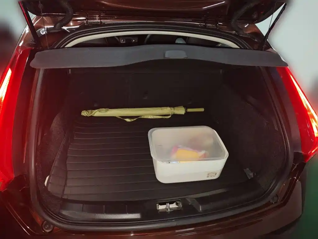 Volvo V40 — миниатюра 10