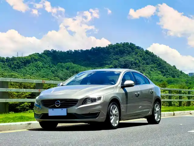 VOLVO S60 2016