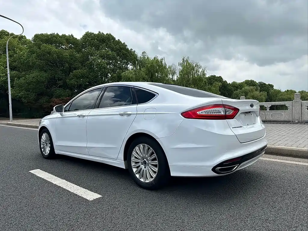 Ford Mondeo — миниатюра 7